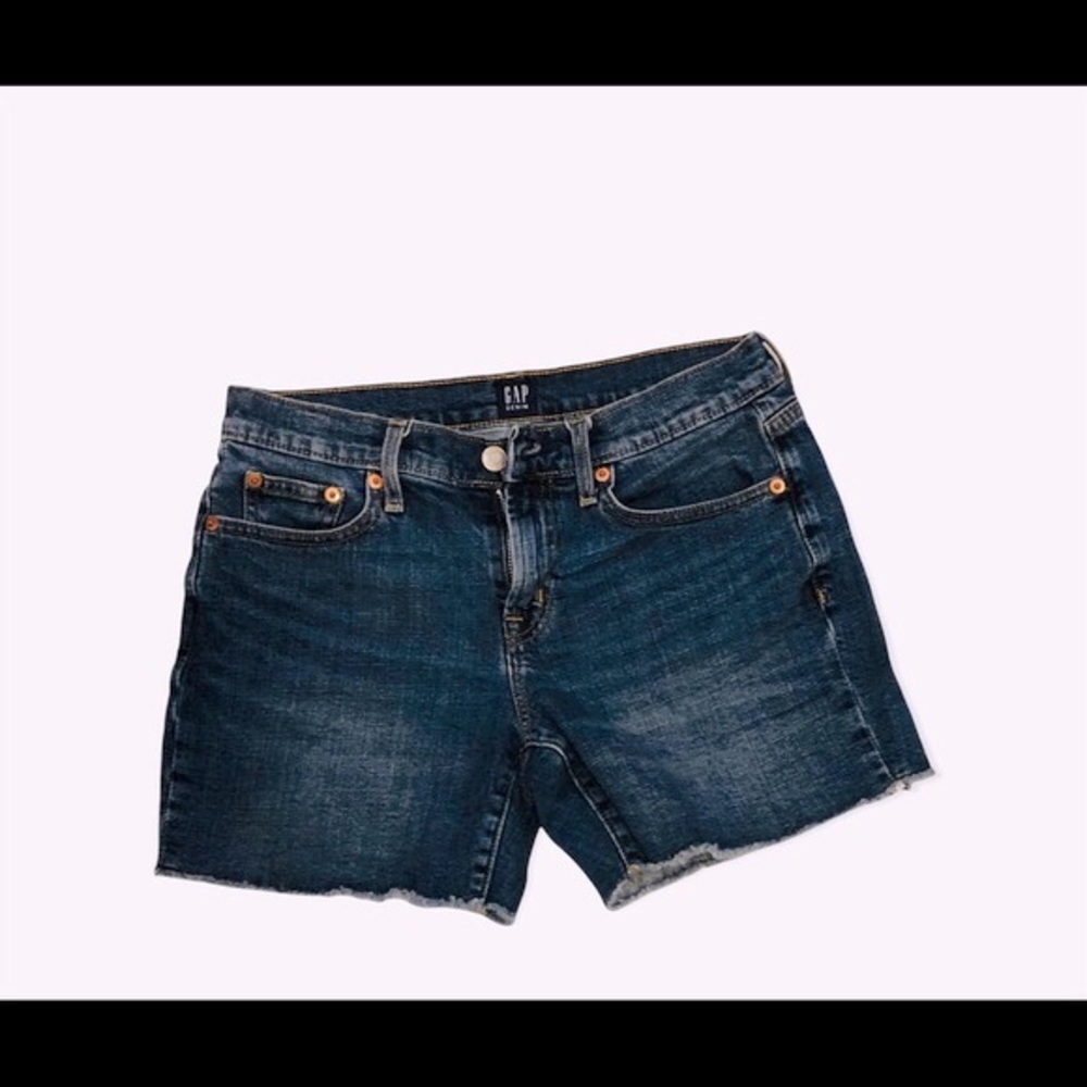 Gap 5 inch shorts frayed hem